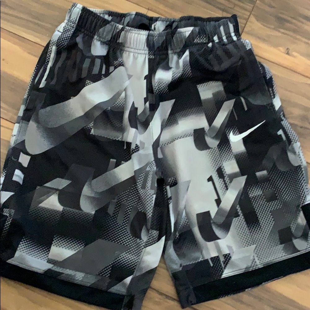 Boy’s Nike shorts, size Large